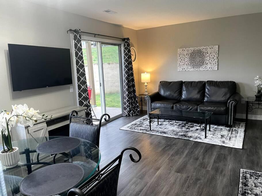 New Remodeled Luxury Condo By The Lake, No Stairs! Branson Exterior photo