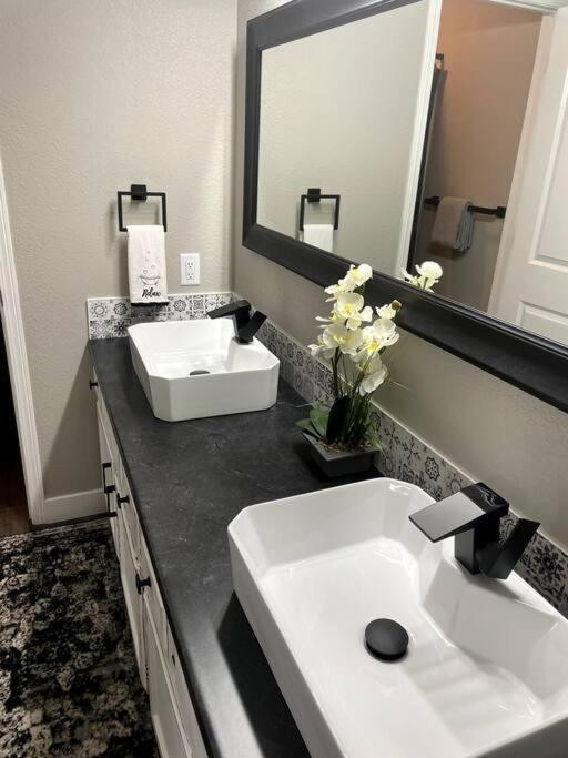 New Remodeled Luxury Condo By The Lake, No Stairs! Branson Exterior photo